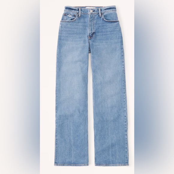 Abercrombie & Fitch Denim - Abercrombie & Fitch 90’s Relaxed High Rise Jean  - 2 Short - New!